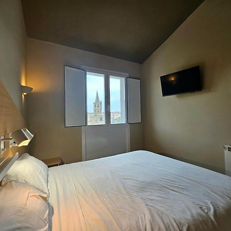 Hostal Jp Y Estudios Sangüesa Buitenkant foto