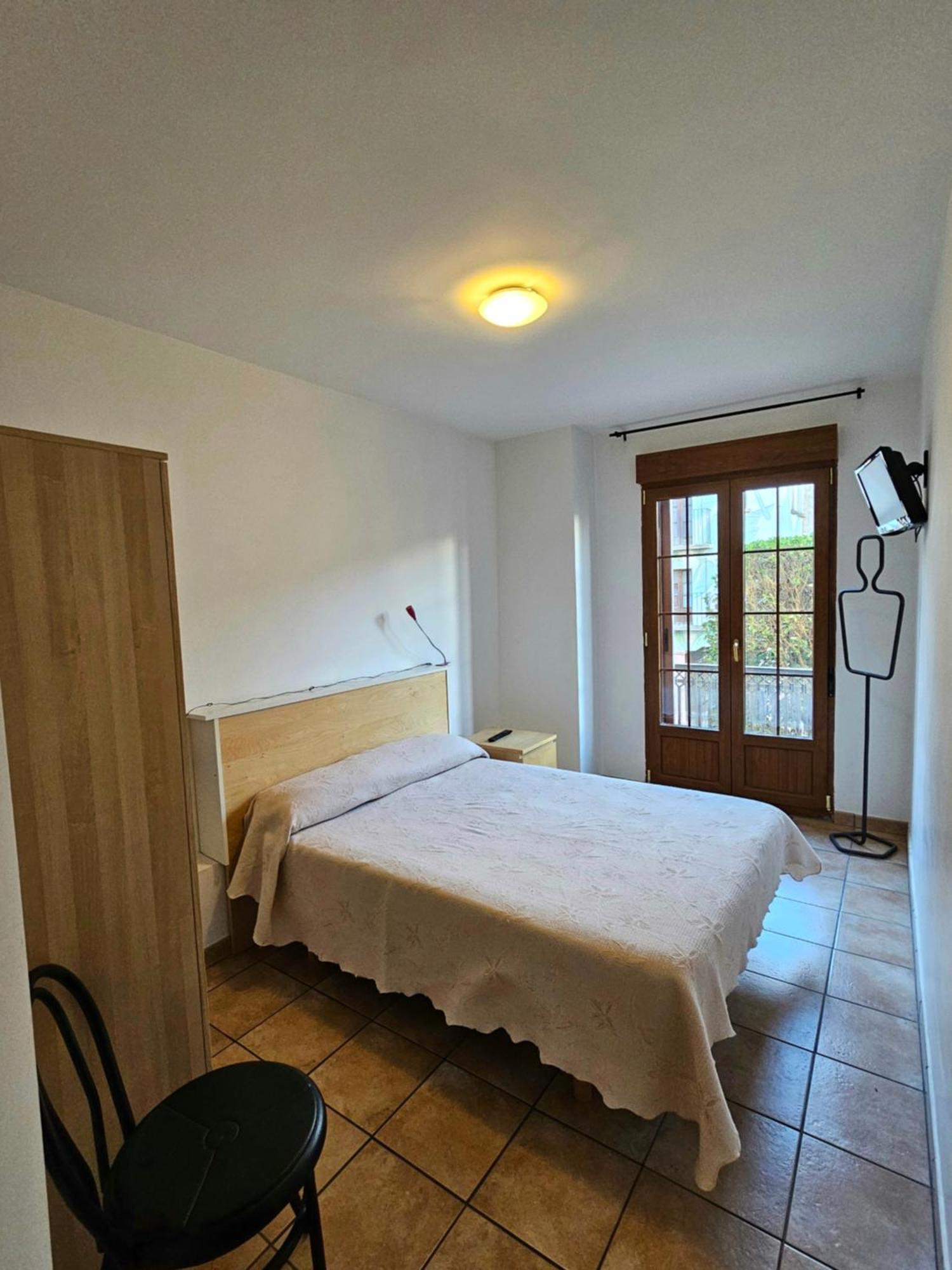 Hostal Jp Y Estudios Sangüesa Buitenkant foto