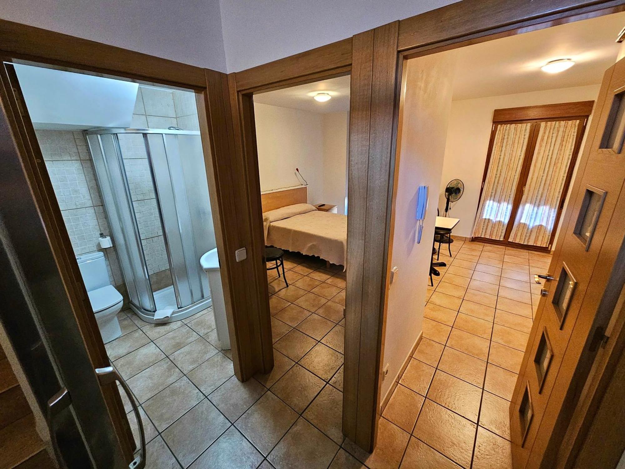 Hostal Jp Y Estudios Sangüesa Buitenkant foto