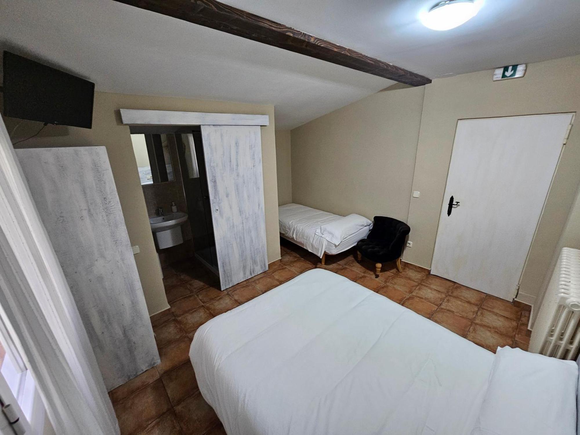 Hostal Jp Y Estudios Sangüesa Buitenkant foto