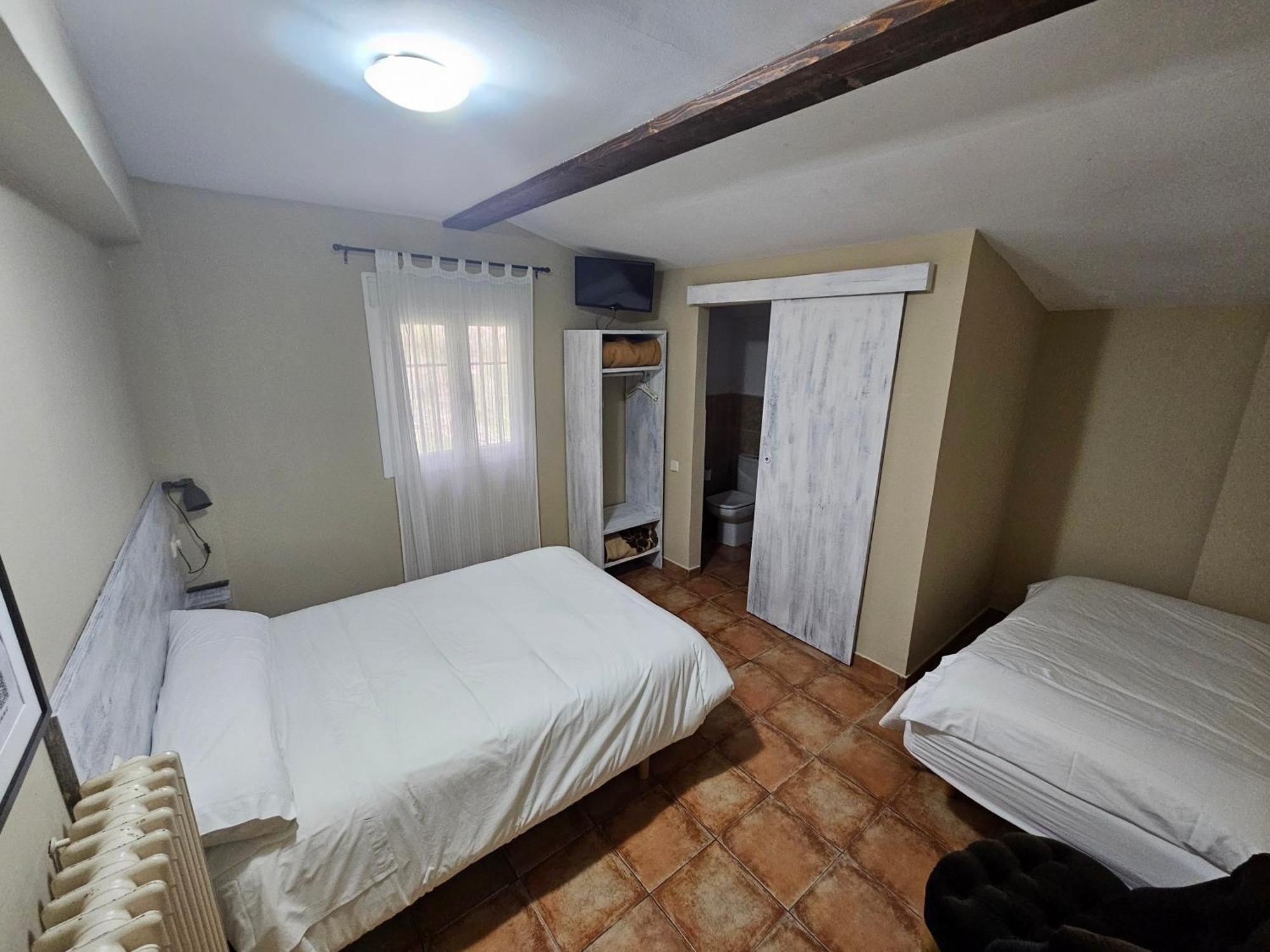 Hostal Jp Y Estudios Sangüesa Buitenkant foto