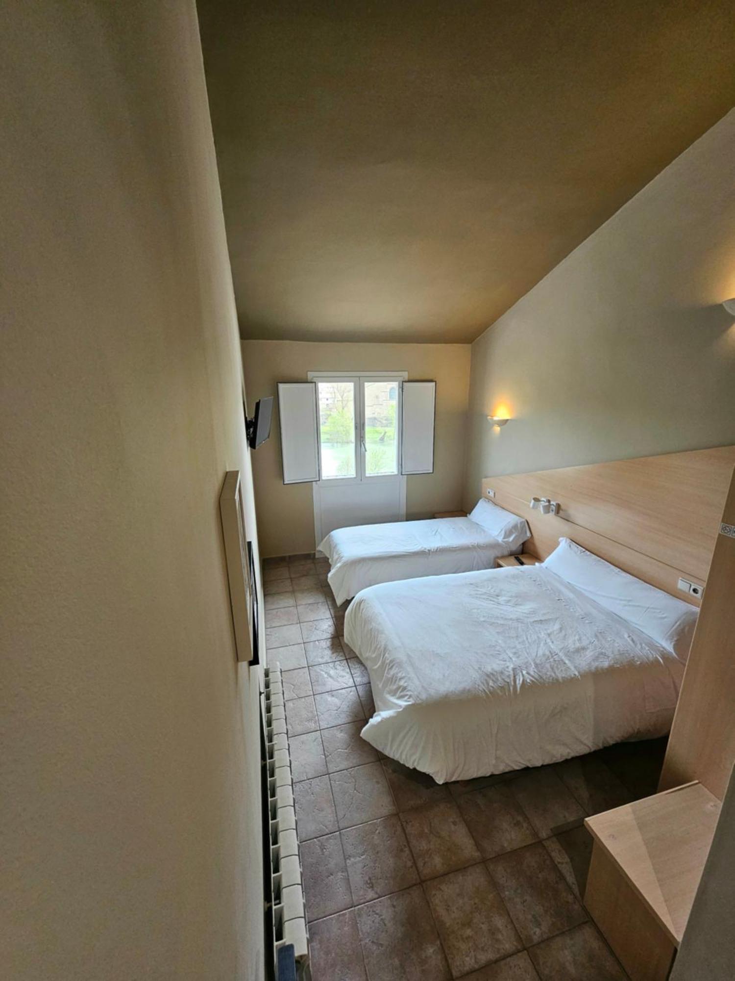 Hostal Jp Y Estudios Sangüesa Buitenkant foto