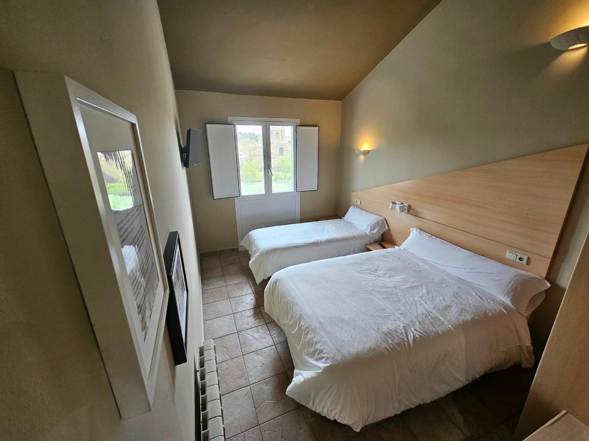 Hostal Jp Y Estudios Sangüesa Buitenkant foto
